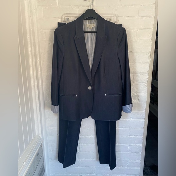 TAHARI suit. Styled with oversized belted blazer look. - Picture 4 of 11